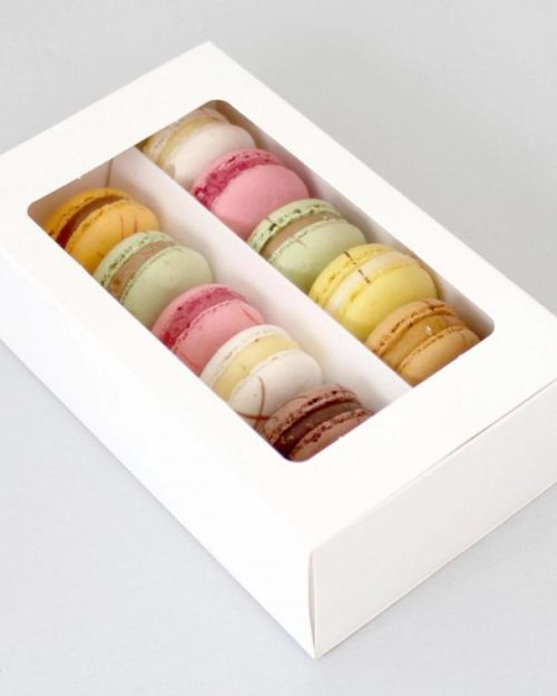 Window Macaron Box – 12 Macarons