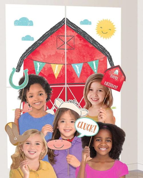 Barnyard Birthday Scene Setter with Photo Props