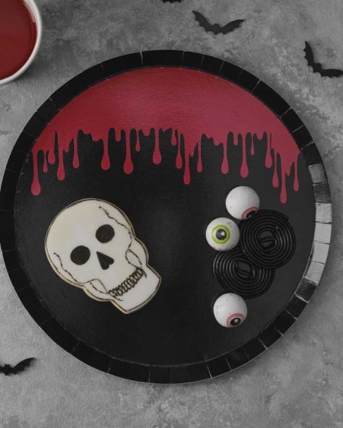 Blood Drip Plates 8pk