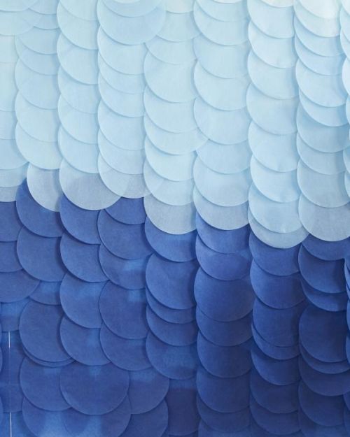 Blue Ombre Tissue Disc Party Backdrop