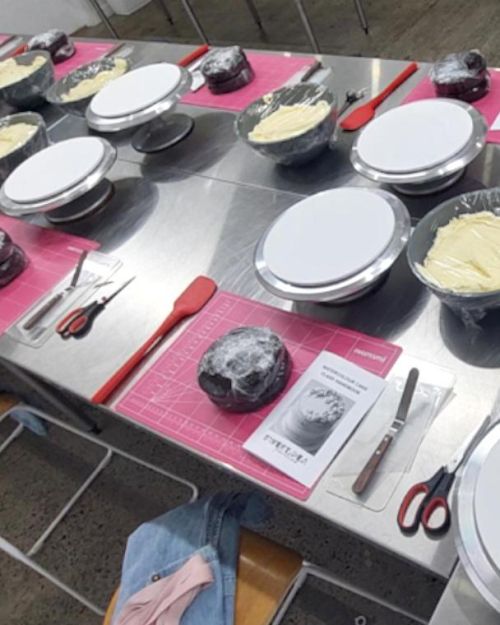 Cake Decorating Classes & Parties