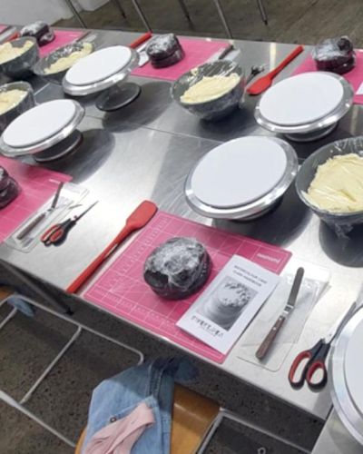 Cake Decorating Classes & Parties