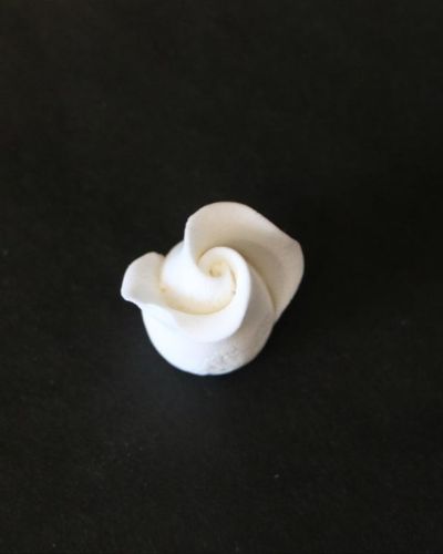 Gumpaste Rosebud Classic – White