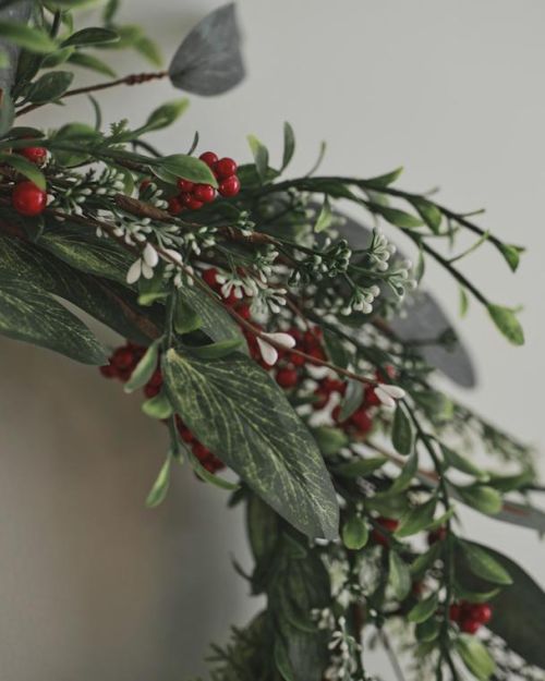 Foliage & Berries Christmas Door Wreath