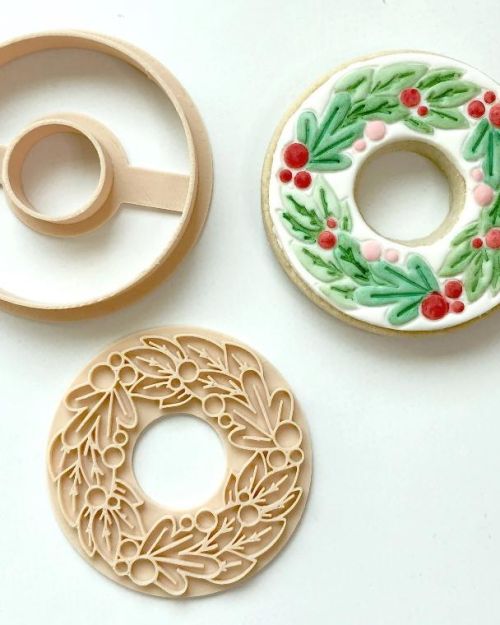 Little Biskut Christmas Wreath Cutter & Embosser Set