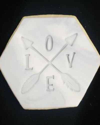 Love With Arrows Embosser