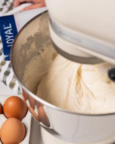 LOYAL White Mud Cake Mix 1kg