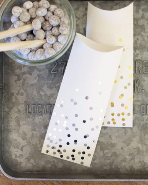 Paper Eskimo Pillow Box – Large Silver