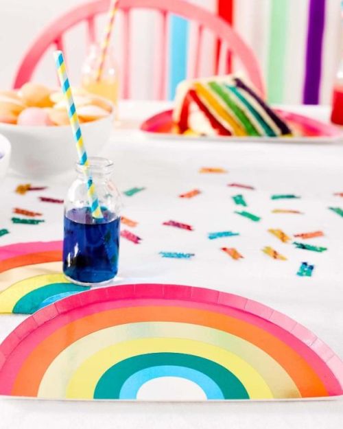 Rainbow Brights Plates 12pk