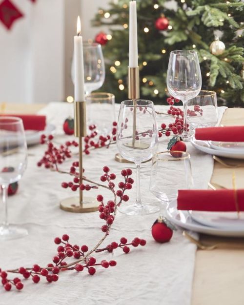 Red Berry Foliage Christmas Garland