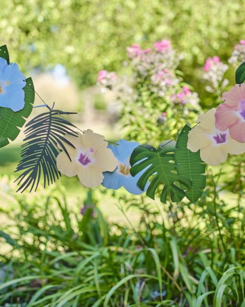Tiki Tropics Palm Leaf & Flower Garland
