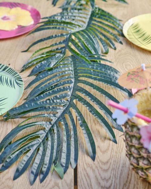 Tiki Tropics Palm Leaf Stems 3pk
