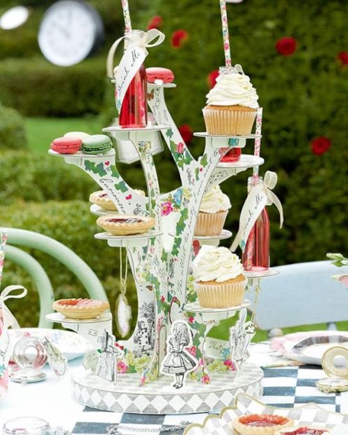 Truly Alice Treatstand