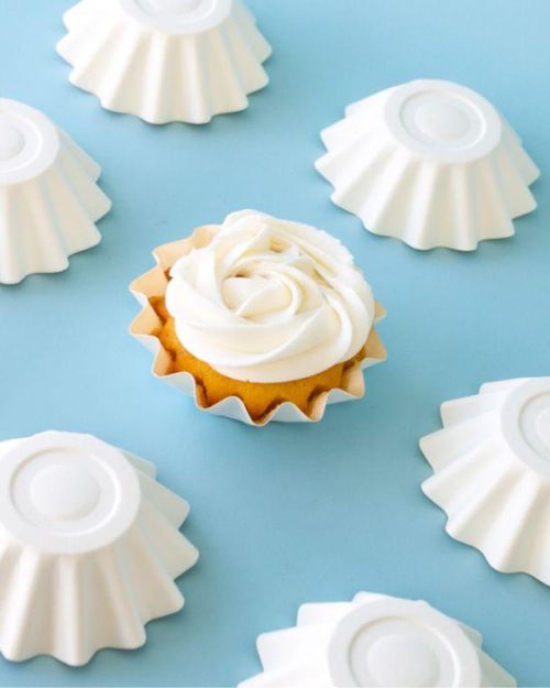 White Bloom Cupcake Cups 24pk