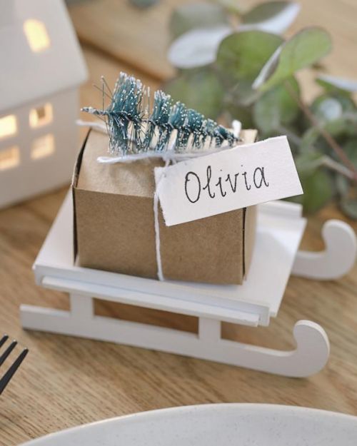 White Christmas Sleigh Place Cards 4pk